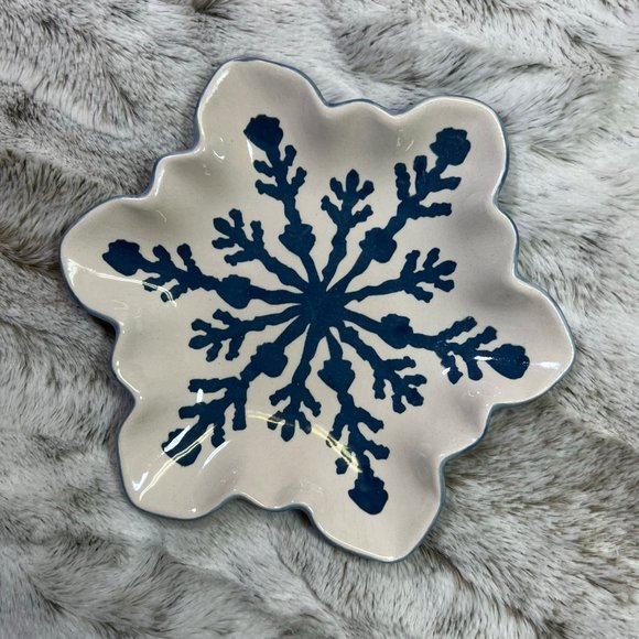 [St. Nicholas Square] Winter Frost Snowflake Cocktail Plates Holidays Christmas - Picture 4 of 8